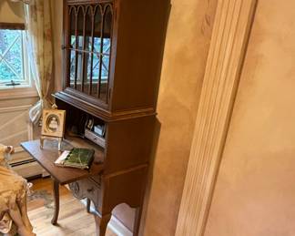 Diminutive desk