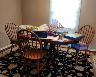 Nice table and chairs in great condition