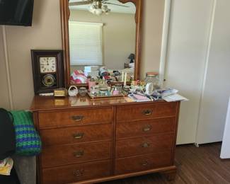 Nice bedroom furniture, all excellent