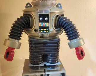 1996 TREADMASTER LOST IN SPACE ROBOT WITH REMOTE. DANGER WILL ROBINSON