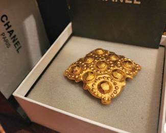 VINTAGE RARE CHANEL LARGE PALLADIUM-PLATED PIN BROOCH