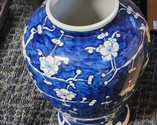 A PAIR OF VINTAGE CHINESE BLUE AND WHITE PRUNUS VASE (KANGXI)
