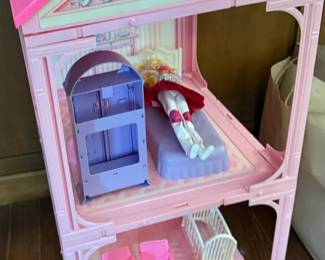 Barbie Pink 'N Pretty Dollhouse