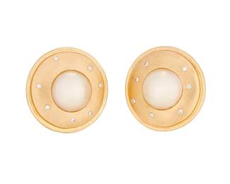 1017
A Pair of 14K Gold, Mabe Pearl and Diamond Earrings
Centering two mabe pearl and mother-of-pearl doublets, accented by round diamonds,
2 pieces
Measures: 1 1/4 in.
16.8 grams
Estimate: $300 - $500