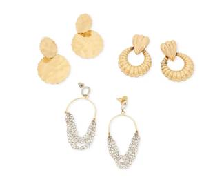 1065
A Group of 14K Gold Earrings
Including a pair of doorknocker style earrings, suspended chain link earrings and a pair of textured disc earrings
6 pieces
Measures: 2 in., 1 3/4 in., 2 3/4 in.
22.7 grams gross
Estimate: $400 - $600