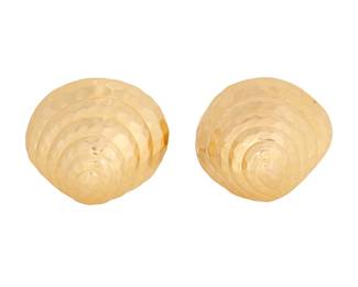 1031
A Pair of 14K Gold Earclips
Of a scallop design, with makers marks
2 pieces
Measures: 1 1/4 in.
20.2 grams gross
Estimate: $1,000 - $2,000