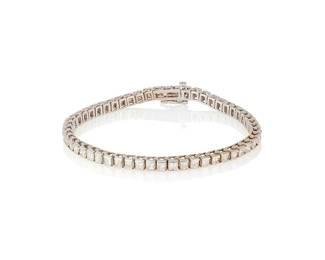1052
A 14K White Gold and Diamond Bracelet
Featuring fifty princess-cut diamonds weighing approximately 5.00 carats
Length: 7 in.
13.1 grams gross
Estimate: $2,500 - $3,500