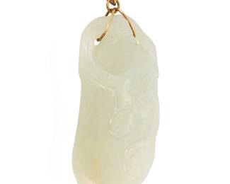 1023
A 14K Gold and Jade Pendant
Of a carved bean and leaf design
Measures: 2 1/2 x 1 1/4 in.
48.0 grams gross
Estimate: $400 - $600