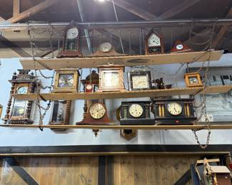 Wall clocks & mantel clocks
