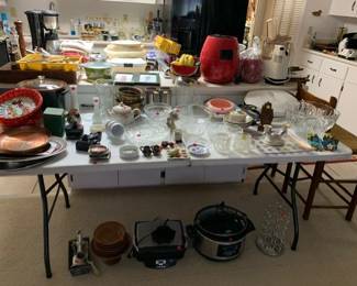 cookeware, glassware, decor, kitchenware