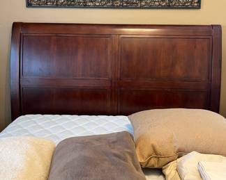 Queen Sleigh Bed, Wicker Art, Bedding