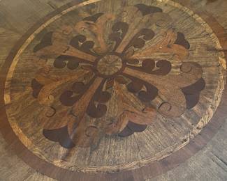Ladlow's Dining Table w Inlay and 6 Upholstered Chairs