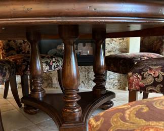 Ladlow's Dining Table w Inlay and 6 Upholstered Chairs