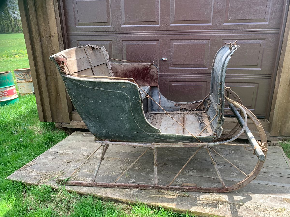 Antique Sleigh rough but descent frame