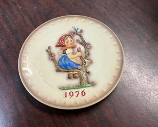 1976 Hummel 6th Annual Collector Plate