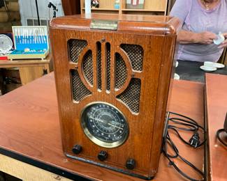 Thomas Collector's Edition Radio AM/FM w/Cassette Player