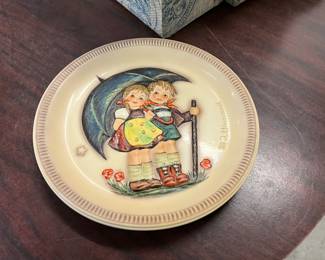 Hummel Anniversary Plate "Stormy Weather" 1975