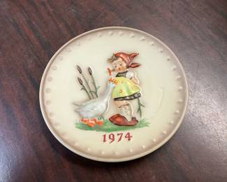 1974 Hummel 4th Annual Collector Plate