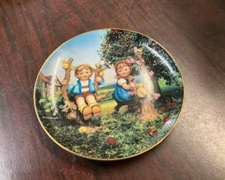 1969 Hummel Collector Plate "Apple Tree Boy & Girl"