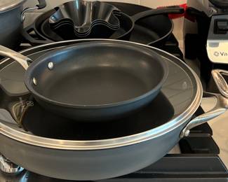 Pots & Pans Calphalon
Pots & Pans Circulon
Pots & Pans Cuisinart