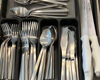 Flatware William Sonoma Fortessa Arezzo 12k, 11tsp, 12Tbsp, 12SF, 12DF (59 pcs)
Forever Sharp Knives 5-pc Set