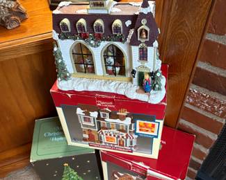 LEMAX Christmas Villages