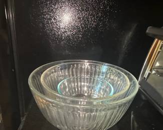 Pyrex Sculpted glass mixing Bowls