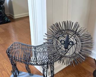 wire lion sculpture