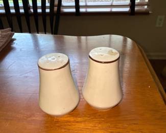 1983 Countryside Stoneware Collection Salt & pepper Shakers
