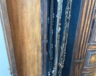 Women's beaded necklaces