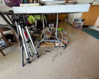 tripod, cake/cupcake/pie stand