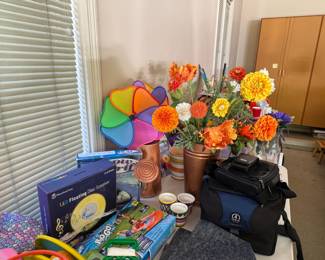 Flora arrangement, pool items, etc