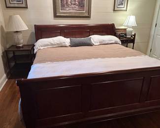 KING size Sleigh Bed....mint condition!