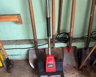 Toro Power Shovel
