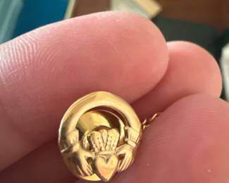 Claddagh gold tone lapel pin