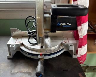 Delta Shopmaster 10 inch compound miter saw