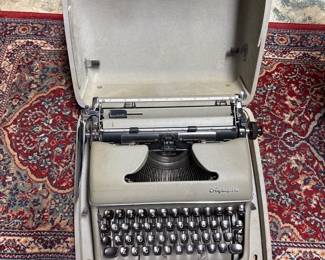 Olympia De Luxe typewriter