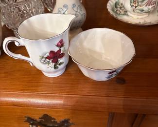 Royal Stafford Roses to Remember Scalloped Mini Creamer