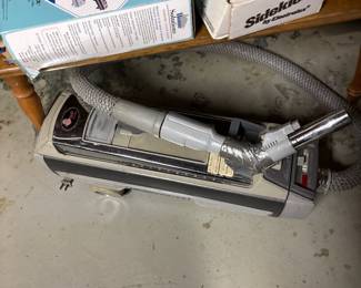 Electrolux Silverado Deluxe Bagged Vacuum Cleaner