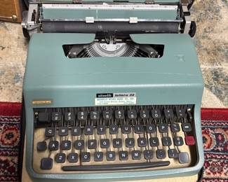 Olivetti Lettera 32 Typewriter