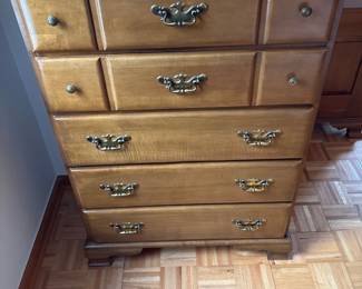 Vilas 5 Drawer Dresser