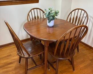 Solid Wood Oak Oval Dining Table and 4 chairs