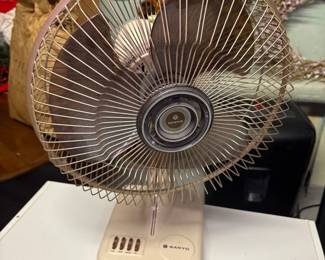 Sanyo 18" Oscillating Fan