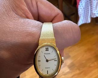 Pulsar V232-3510 Ladies Gold Quartz Watch