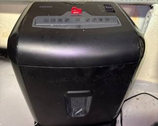 Staples 10 sheet Cross-Cut Shredder