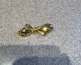 Gold tone Bow Pin
