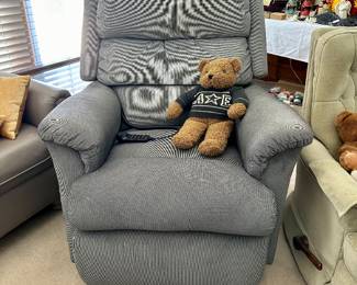La-Z-Boy Luxury Lift Power Recliner with heat and massage