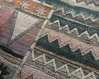 Beautiful 7' x 10' Carpet