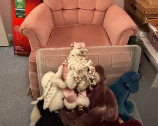 Chair and stuffed animals (Boyds Bears)