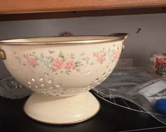 Pfaltzgraff colander
